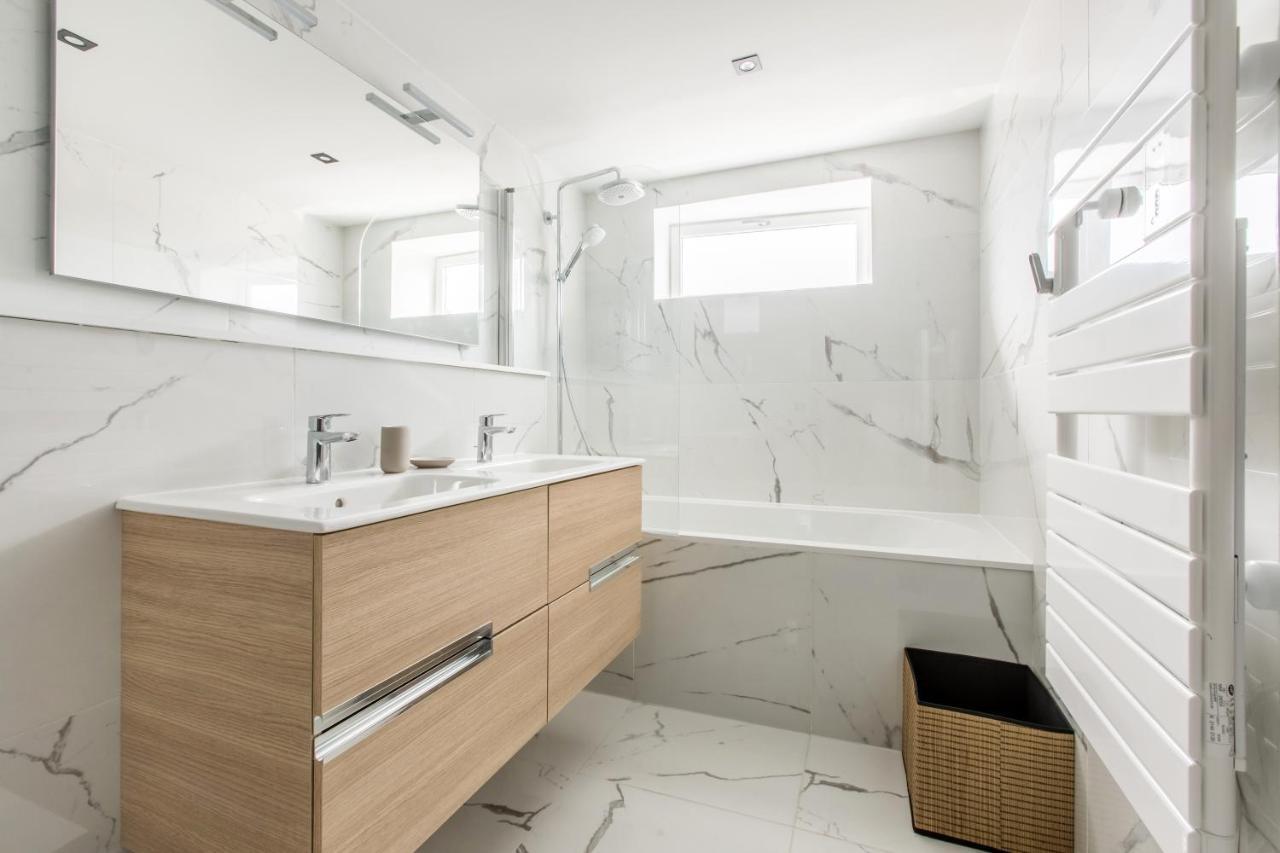 Appartement spacieux et moderne 4 chambres à 5mn à pieds République Lilla Esterno foto